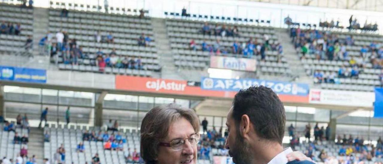 Egea y Machín se saludan antes del partido. maria gomez