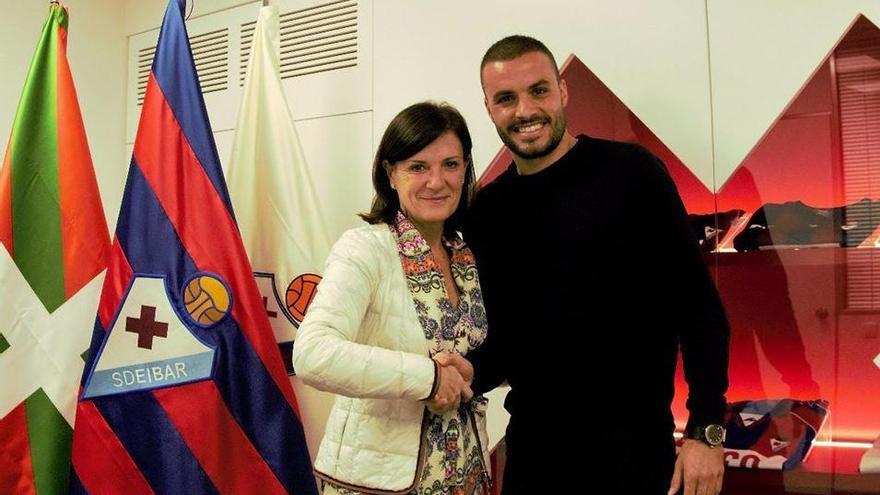 El Eibar blinda a Pedro León con un contrato hasta 2020