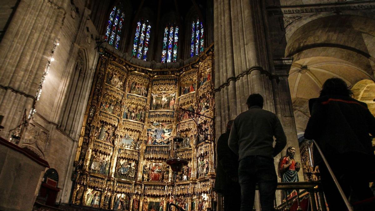 El retablo mayor de la Catedral de Oviedo.
