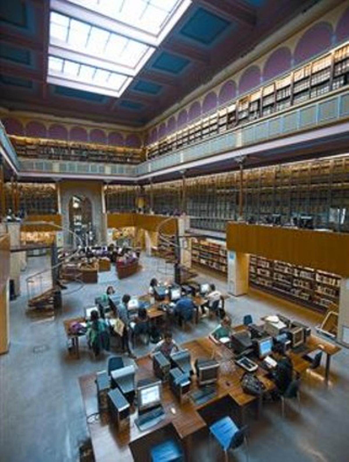 Aspecte de la biblioteca de l’edifici històric de la UB l’abril passat. Aspecte de la biblioteca de l’edifici històric de la UB l’abril passat.