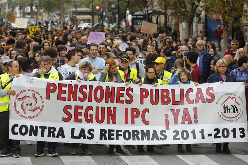 Estudiantes protestan en València contra el machismo en las aulas