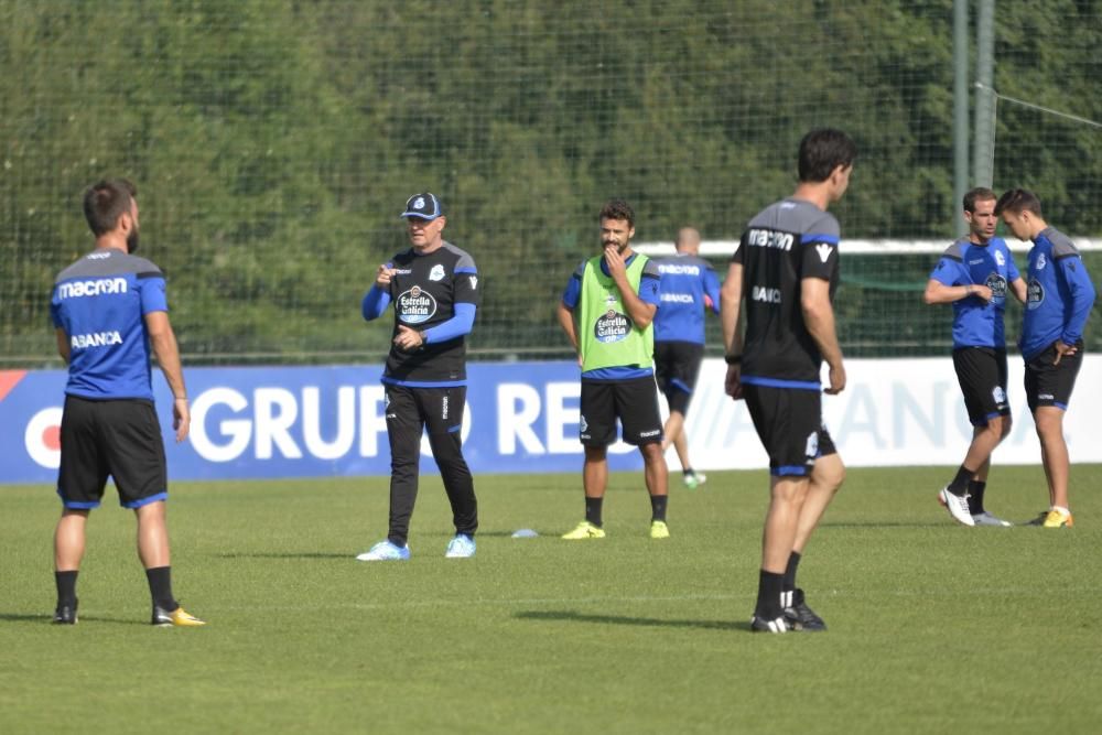 Intensa sesión de entrenamiento, más larga para los futbolistas que no actuaron de inicio el pasado sábado en el Ciutat de València ante el Levante.