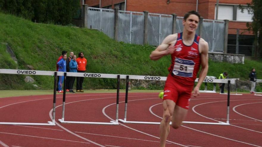 El atleta Javier Herrero disputa el Nacional junior