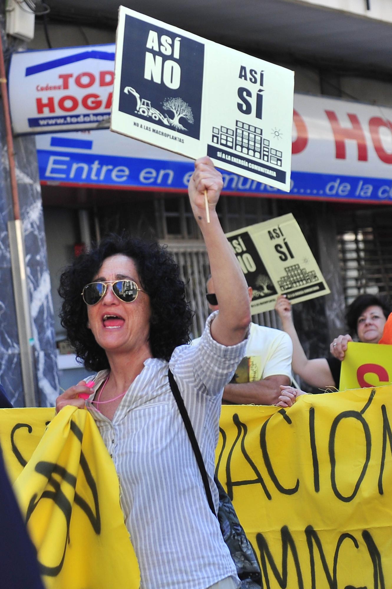 Manifestación contra las plantas solares en Elda