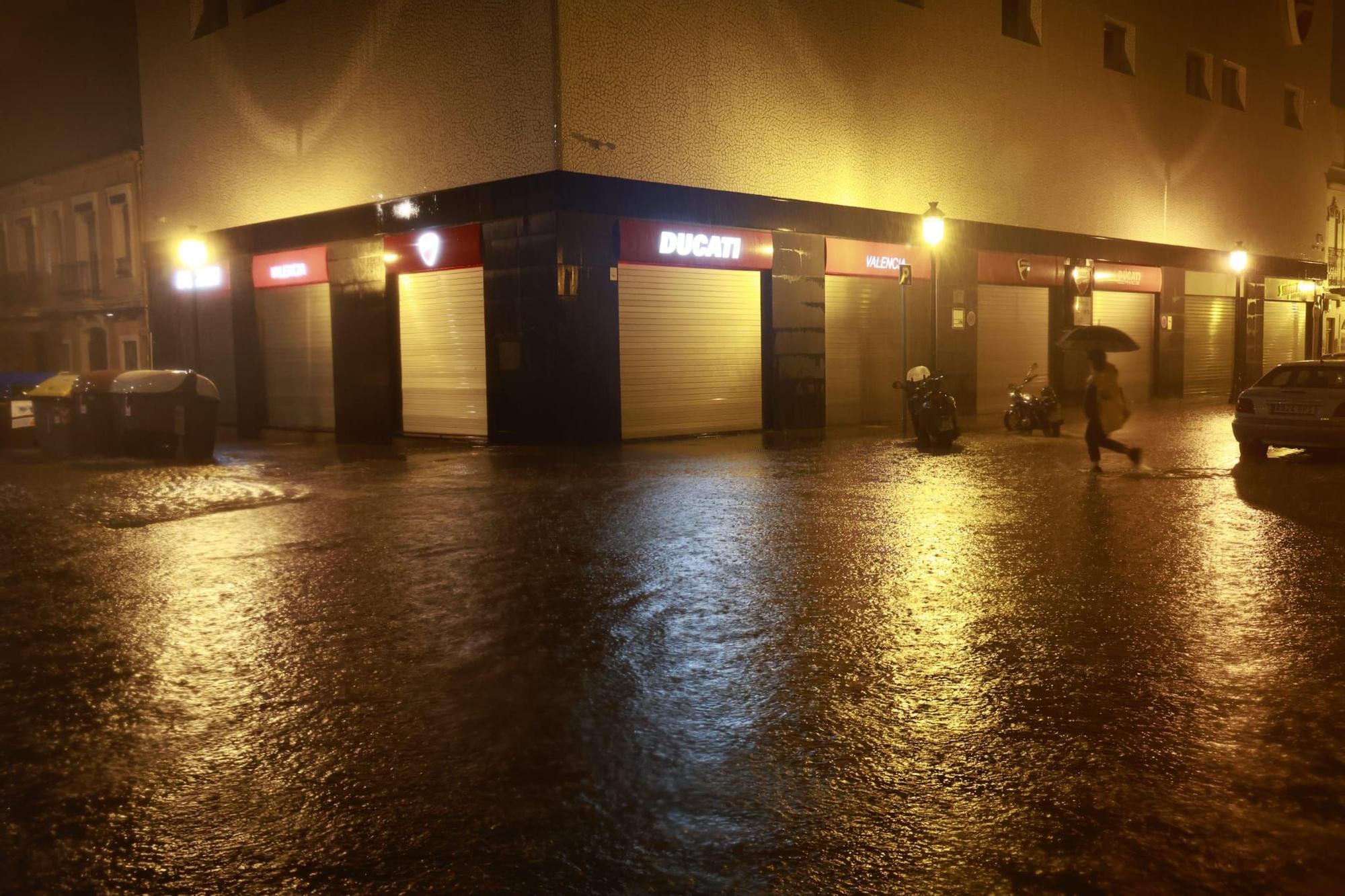 Las lluvias torrenciales descargan con fuerza sobre Valencia