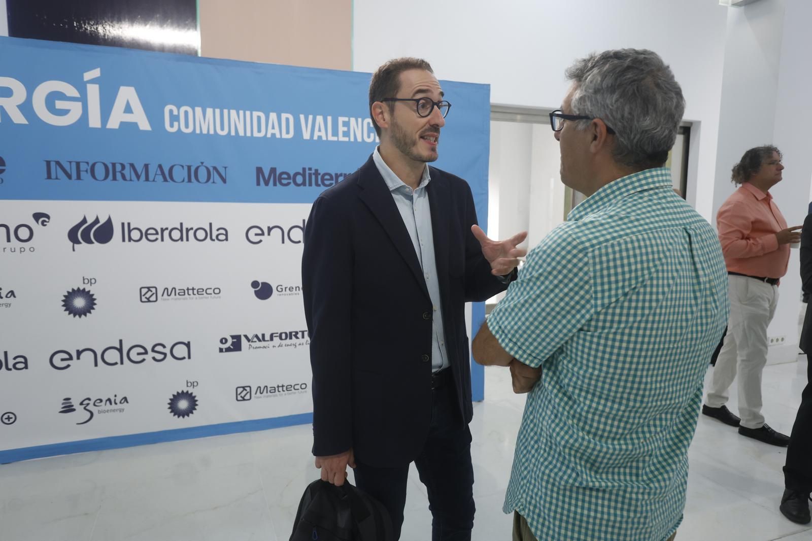 Llegada de los asistentes a la segunda edición del Foro de Energía en la Comunitat Valenciana
