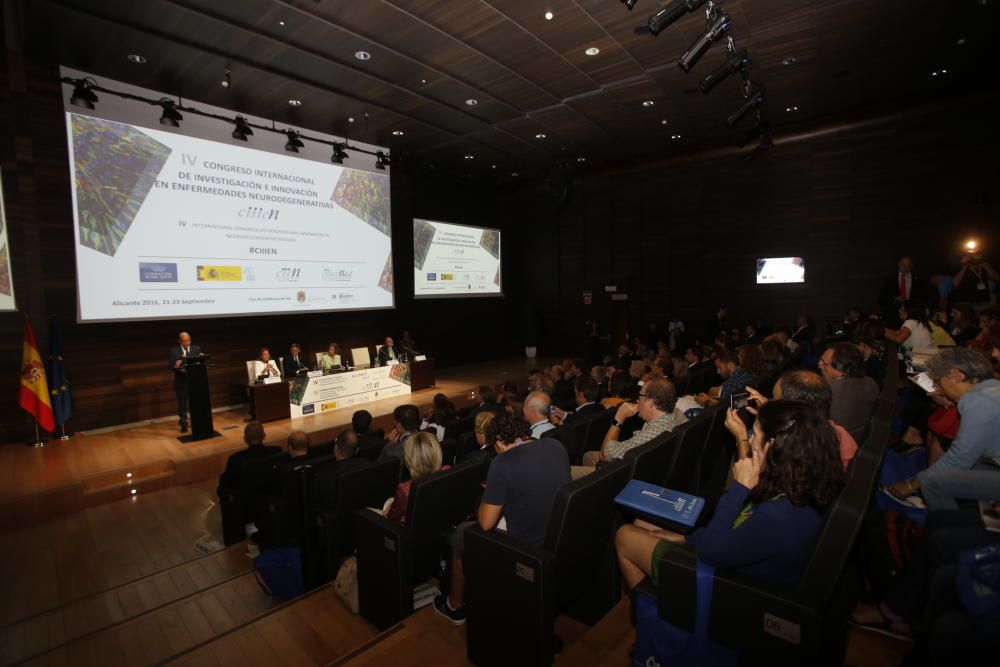 La reina Sofía preside el  IV Congreso Internacional de Enfermedades Neurodegeneratiavas en Alicante