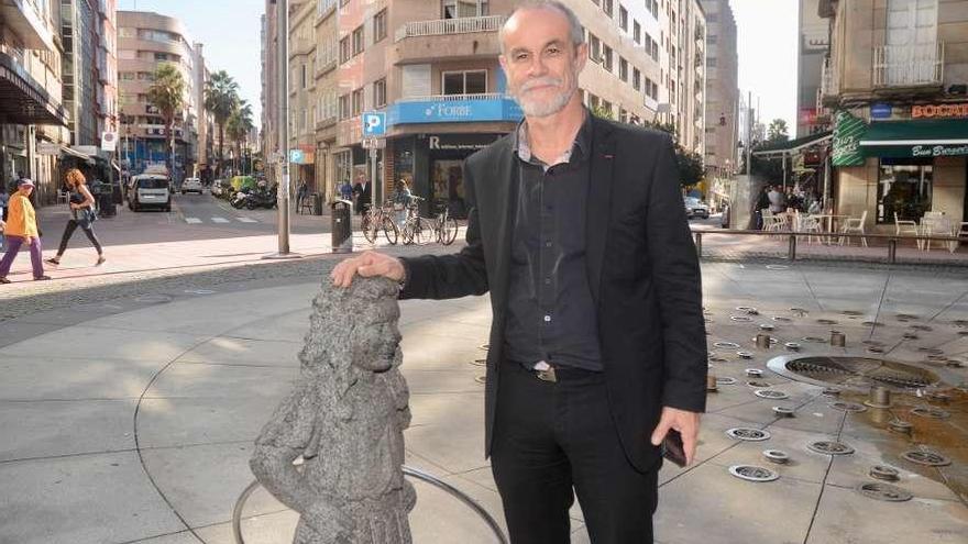 Carlos Moreno, asesor de la alcaldesa de París, descubrió ayer el modelo urbano de Pontevedra. // R. V.