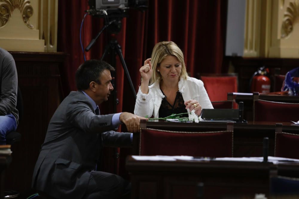 Tensa jornada en el Parlament