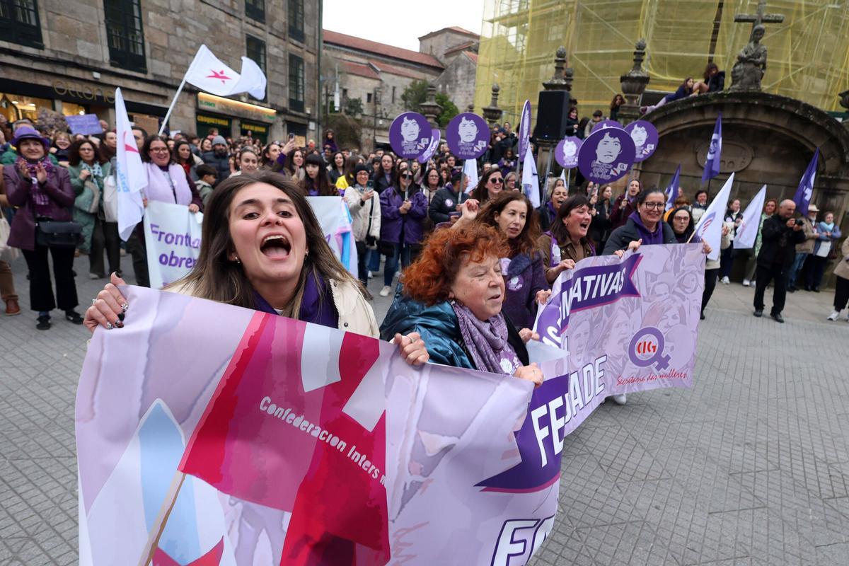 El 8 de marzo, Día Internacional de la Mujer, se celebró en Pontevedra con la participación de miles de personas y dos manifestaciones.