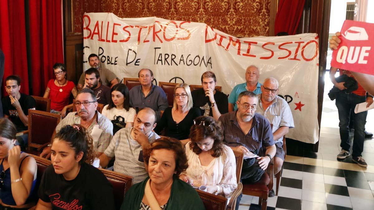 Demanen la dimissió de l’alcalde socialista, Josep Félix Ballesteros.