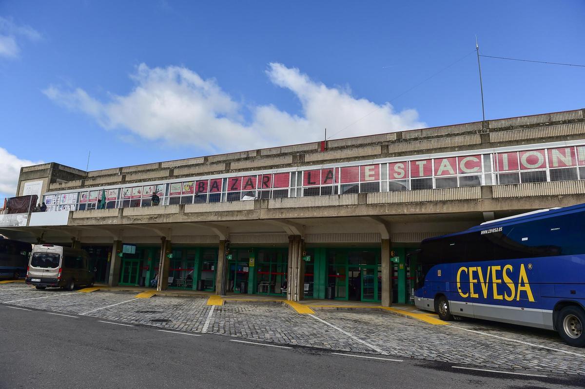 La Junta defiende que el horario de la estación de autobuses de Plasencia cubre el 95% de los servicios.