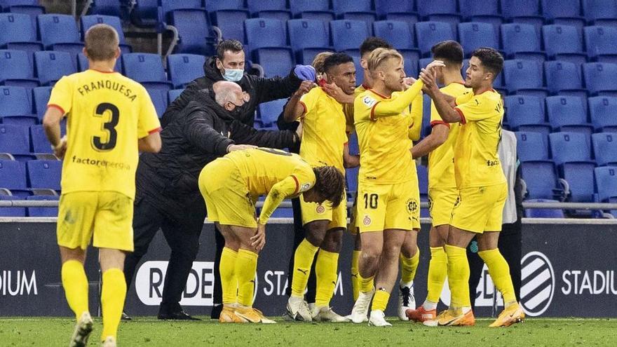 Els jugadors del Girona celebren un dels dos gols a Cornellà-El Prat