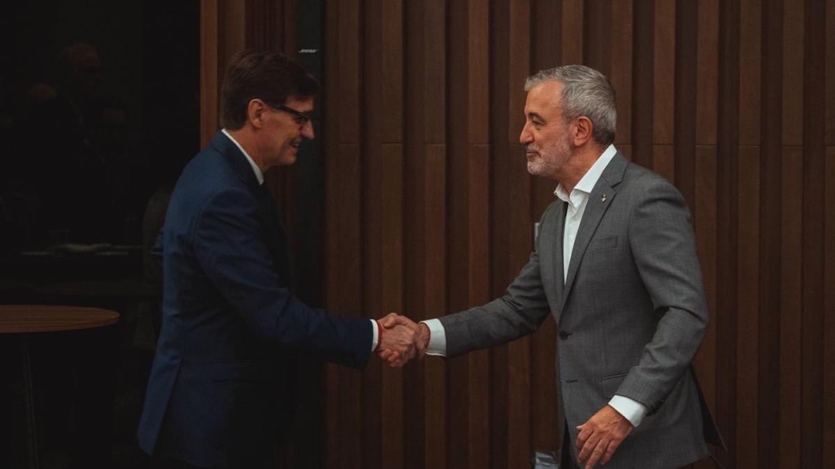 El president Salvador Illa junto al alcalde de Barcelona, Jaume Collboni.