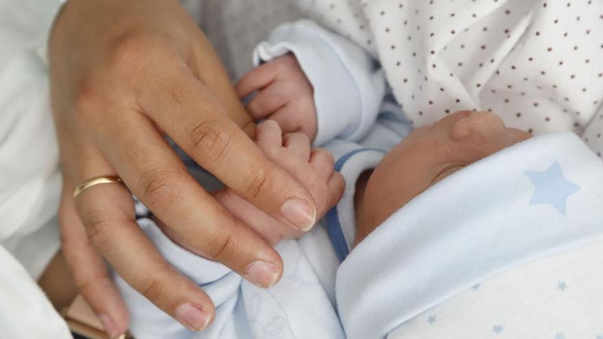 La Diputación de Córdoba renueva el cheque bebé: requisitos, plazo y cómo solicitar la ayuda de 600 euros