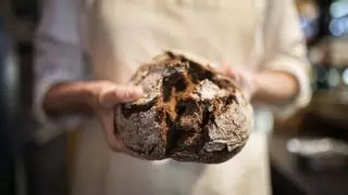 Desmintiendo mitos sobre el pan integral: ¿engorda menos?