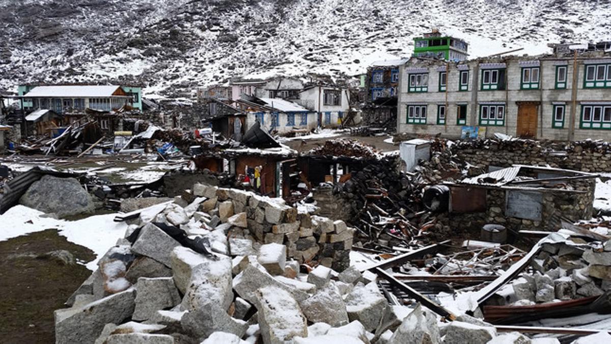 Fotografía de las ruinas del pueblo Kanjin Gompa, debastado tras el seísmo.