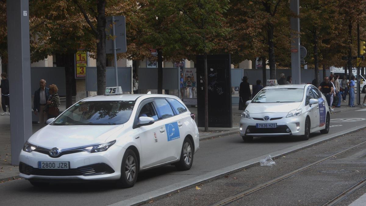 Los taxis piden vigilar a Uber en su llegada a Zaragoza.