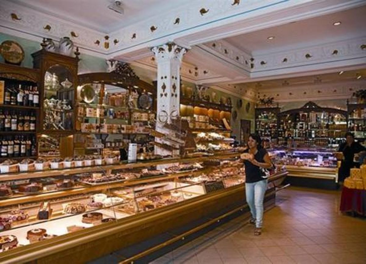 Comerços amb molta història Un centenari de  pastissos i versos Una vida de costura Petits plaers Lart del descans Pasta, cafè i més_MEDIA_1