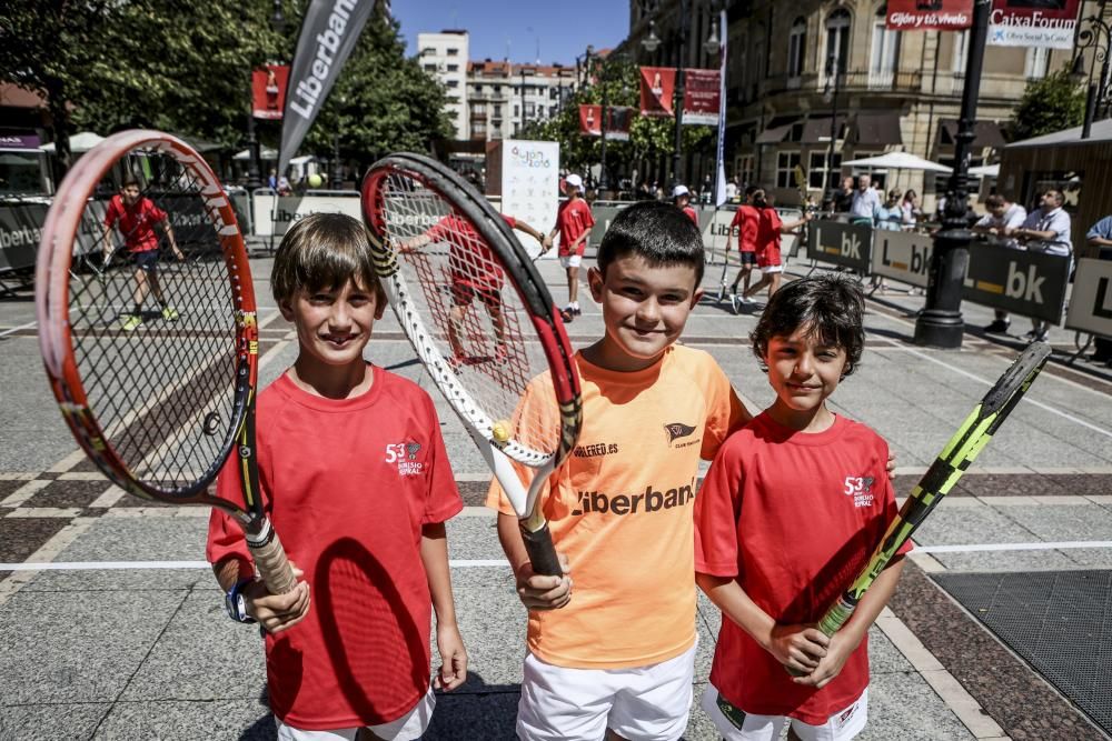 Partido de exhibición del Torneo Dionisio Nespral entre Pablo Carreño y Albert Montañés en el Paseo de Begoña