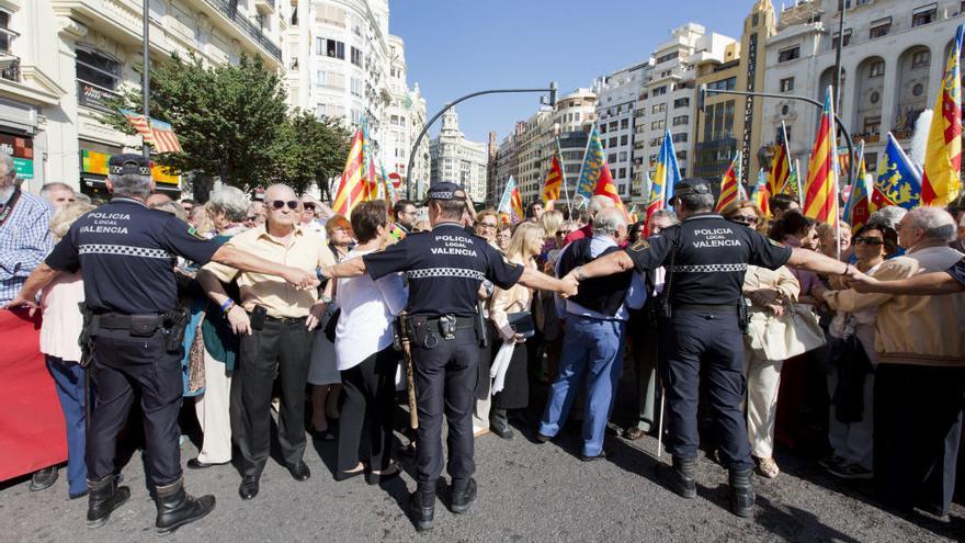 Primera procesión cívica del 9 d&#039;Octubre con el Ayuntamiento de València en manos del tripartito.