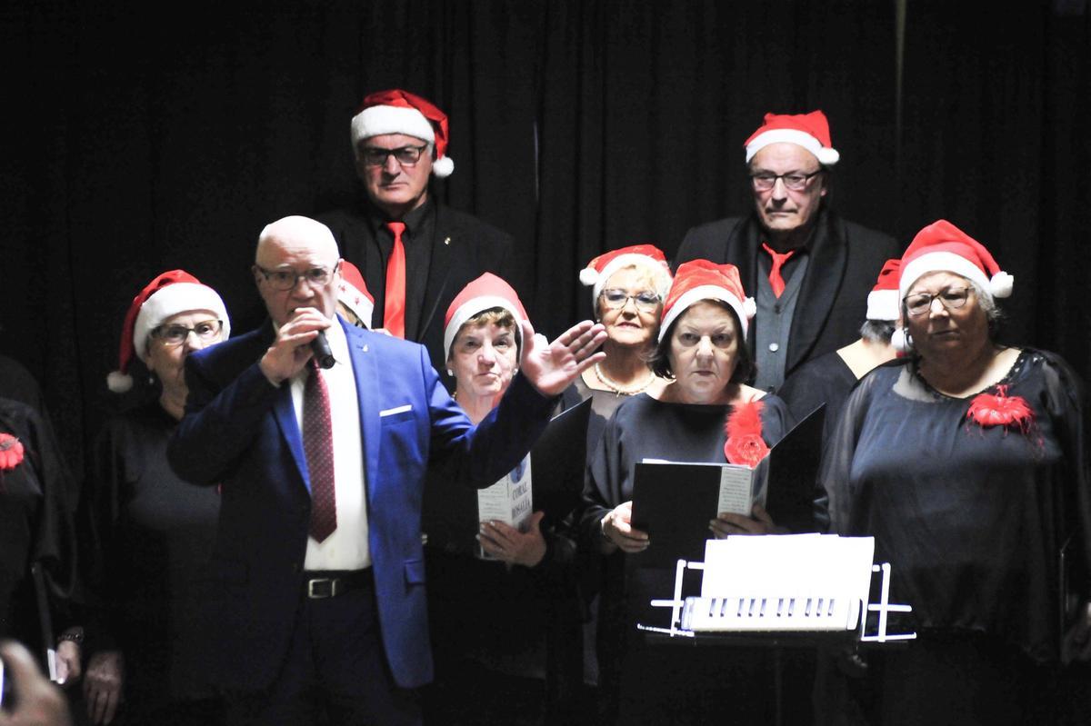Un concierto navideño de la Coral Rosalía de Castro de Vilagarcía.