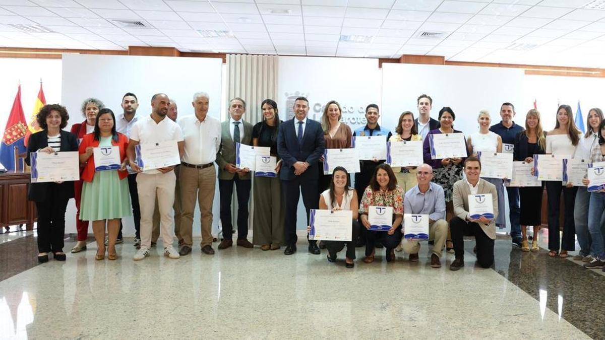 Entrega de los distintivos turísticos SICTED a empresas y servicios turísticos en el Cabildo de Lanzarote