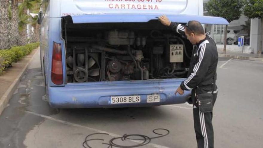 Seis autobuses de la nueva contrata de transporte escolar sufren un sabotaje