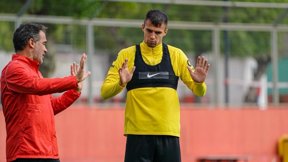 Valjent, junto a Luis García en un entrenamiento.