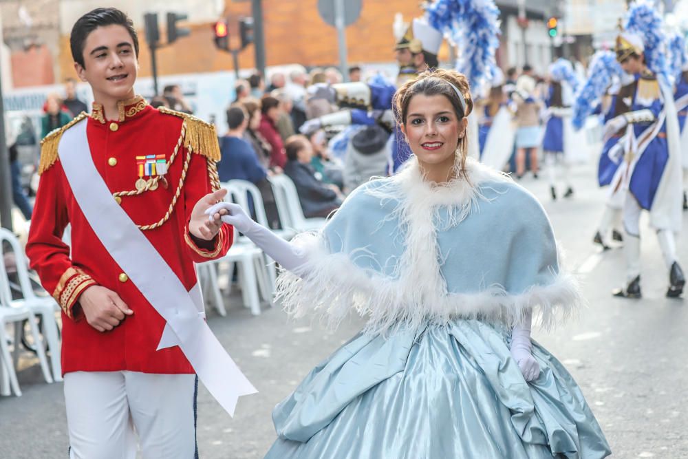 El Desfile Infantil recorrió la calle Ramón Gallud, en el centro de Torrevieja, en uno de los actos más populares de las fiestas patronales en honor a la Purísima