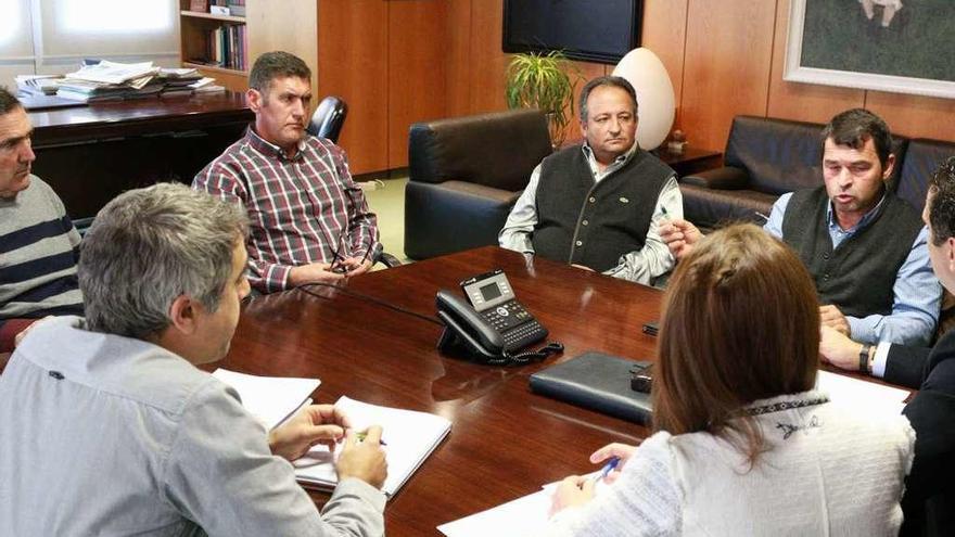 Reunión del delegado de la Junta con la nueva junta directiva de Asaja, ayer en la Delegación.