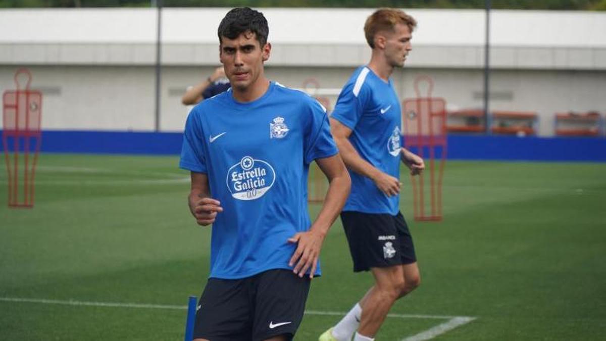 Diego Villares, capitán del Deportivo: "Mi objetivo a largo plazo era jugar en Primera con esta camiseta"