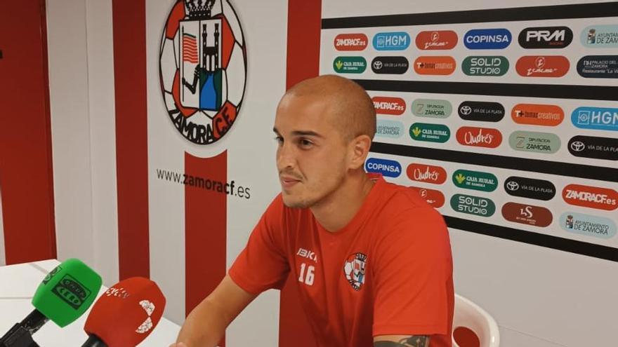 Asier Etxaburu, jugador del Zamora CF: &quot;Tenemos herramientas para ganar en Ourense&quot;