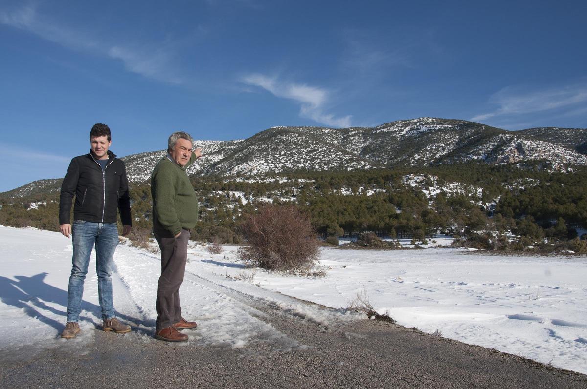 David y Emilio Hernández, propietarios de los terrenos del pico Revolcadores.