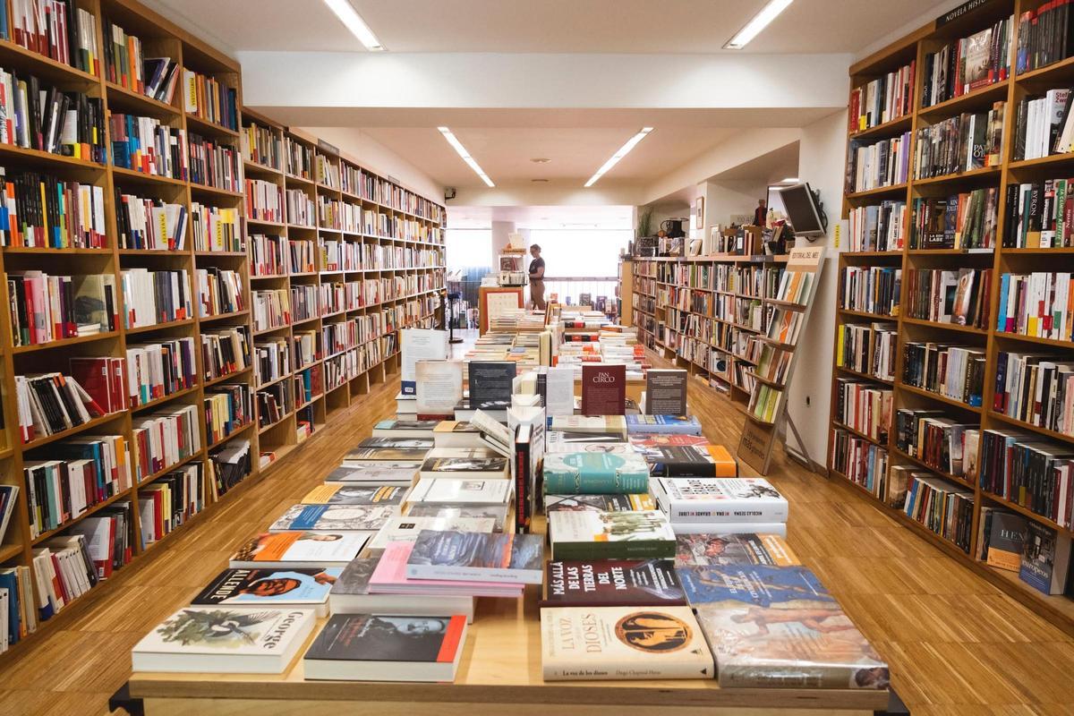 Interior de una librería.