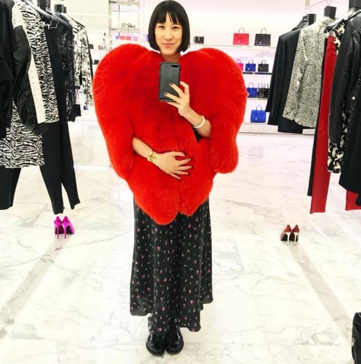 El abrigo de corazón de Saint Laurent, Eva Chen
