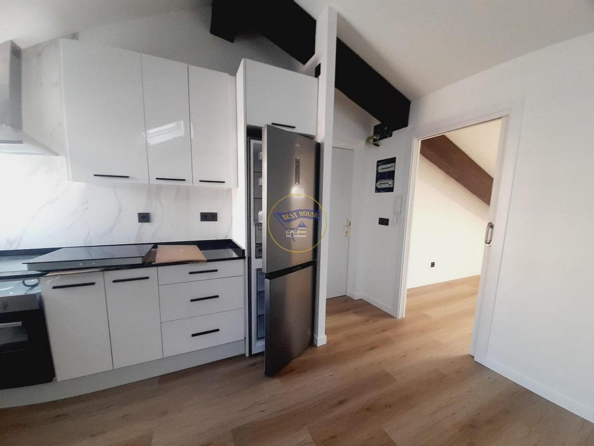 Ático a estrenar, de dos habitaciones en Praza da Industria, Vigo por 139.900 euros