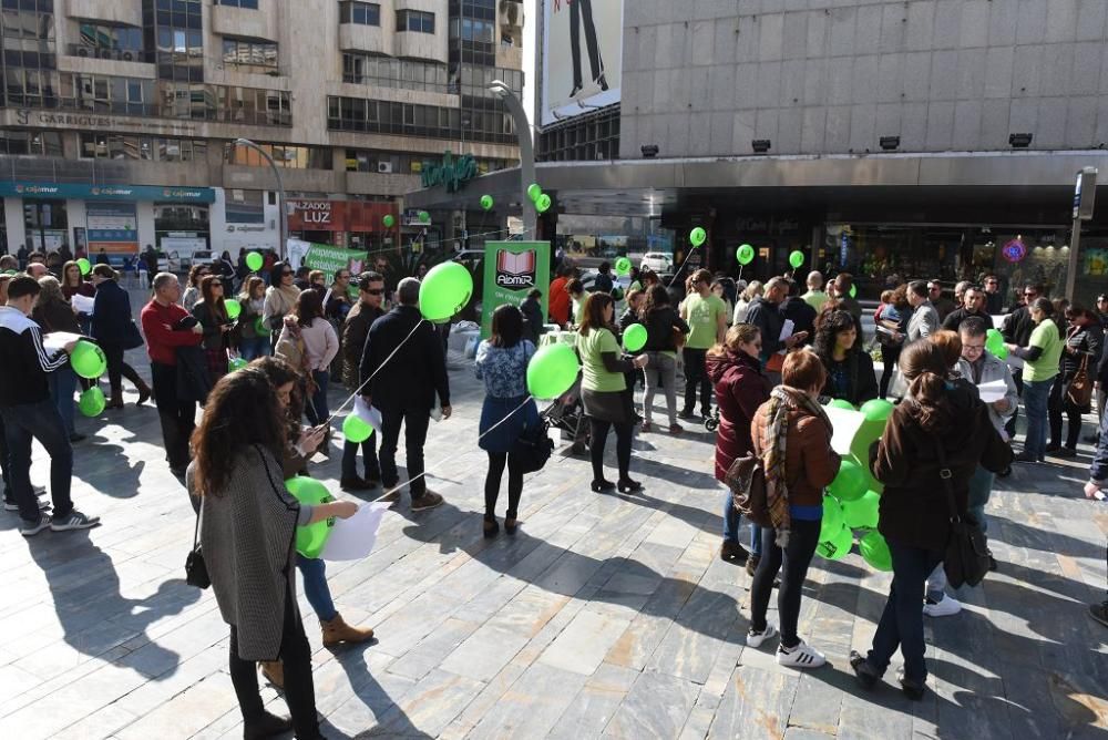 Los interinos de Educación protestan por las oposi