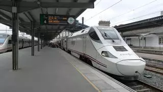 El Senado pide la transferencia de la AP-9 y "suficientes" trenes Avril para Galicia