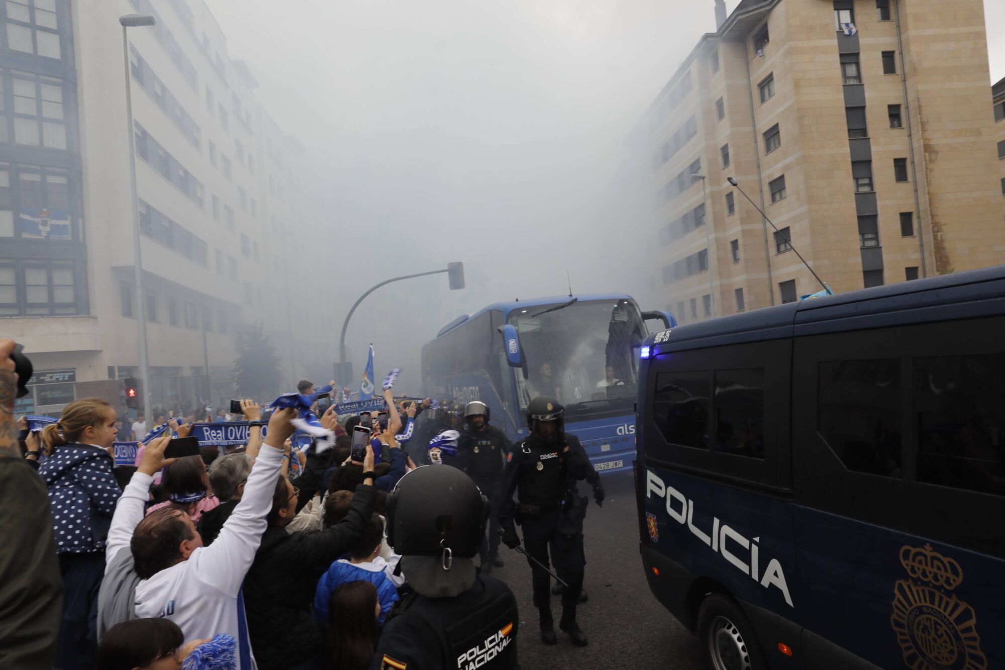 Así fue el recibimiento de la afición al Real Oviedo y toda la previa del último partido de la temporada