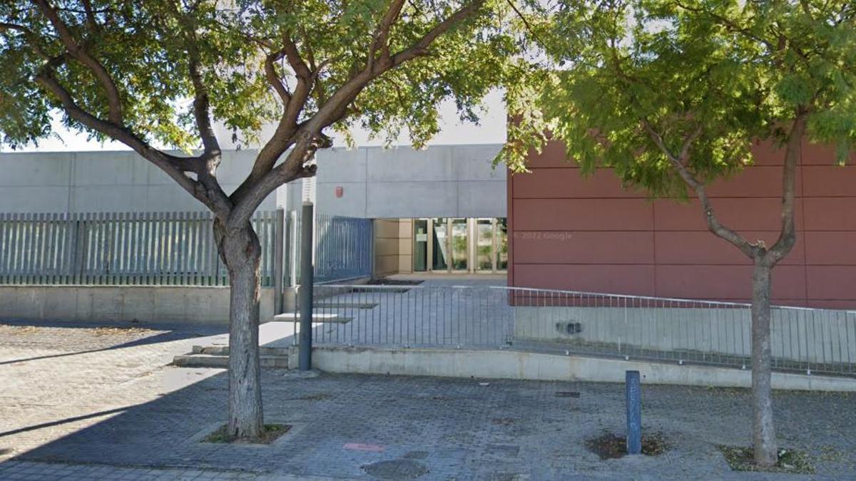 La entrada de la residencia y centro de día de la Carretera de Manises, en Paterna