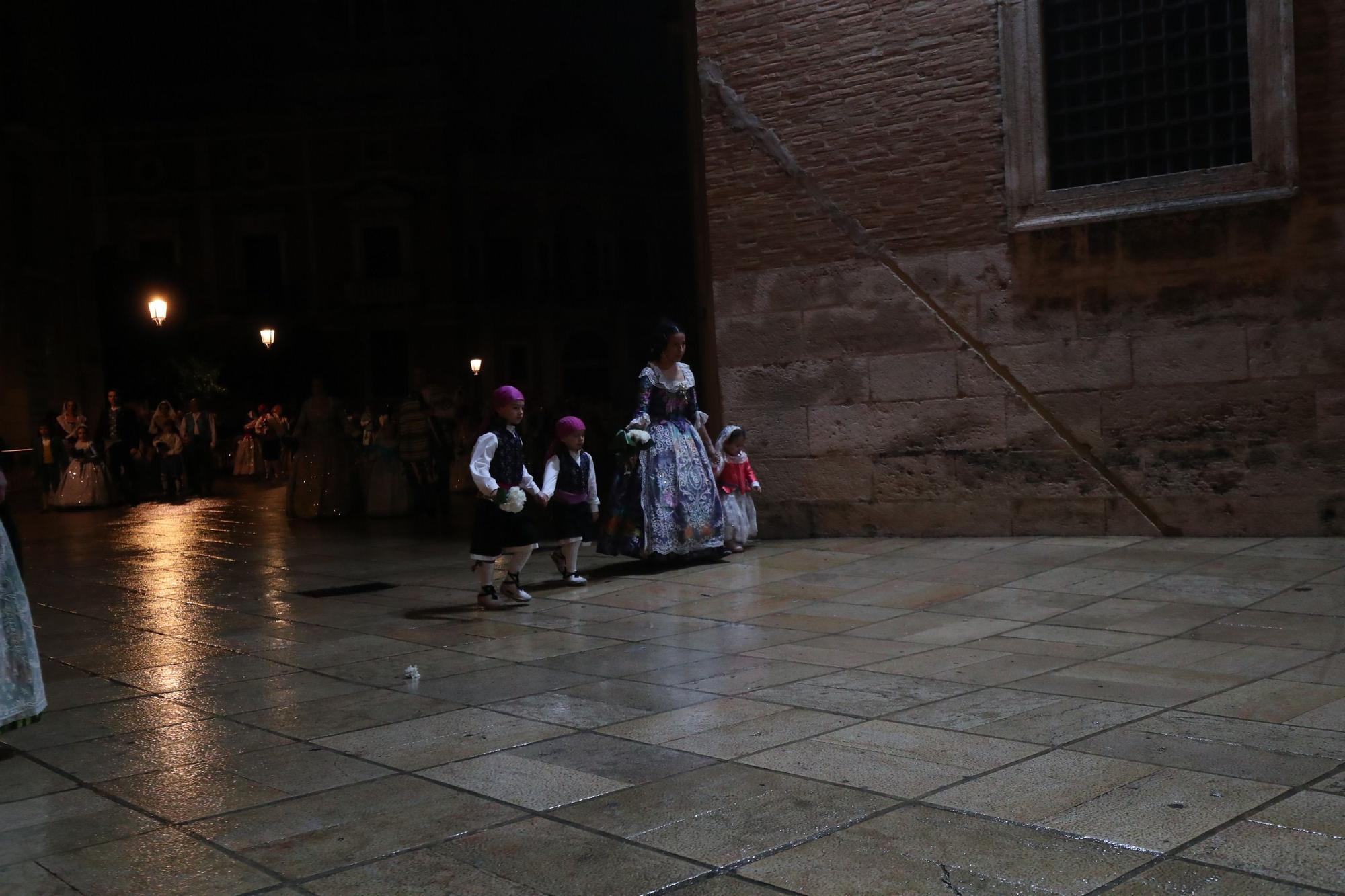 Búscate en el primer día de ofrenda por la calle de la Paz (entre las 21:00 a las 22:00 horas)