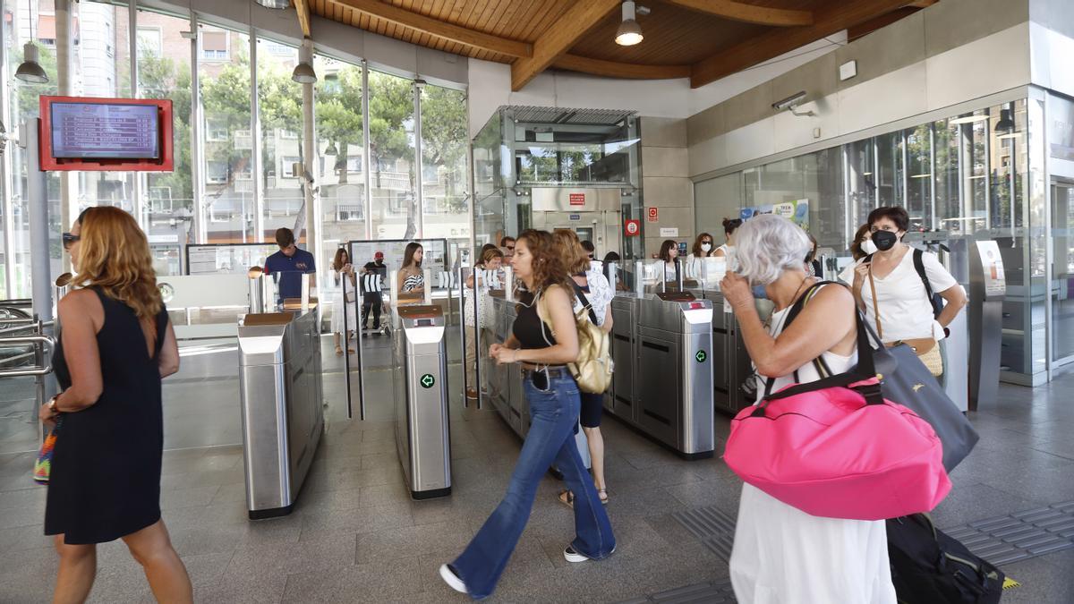 Movimiento de viajeros en la estación de Goya.