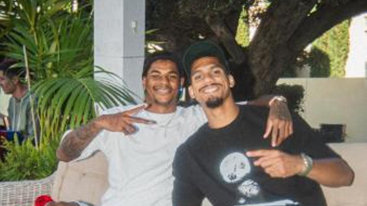 Rashford y Araujo disfrutan del asado en casa del uruguayo.