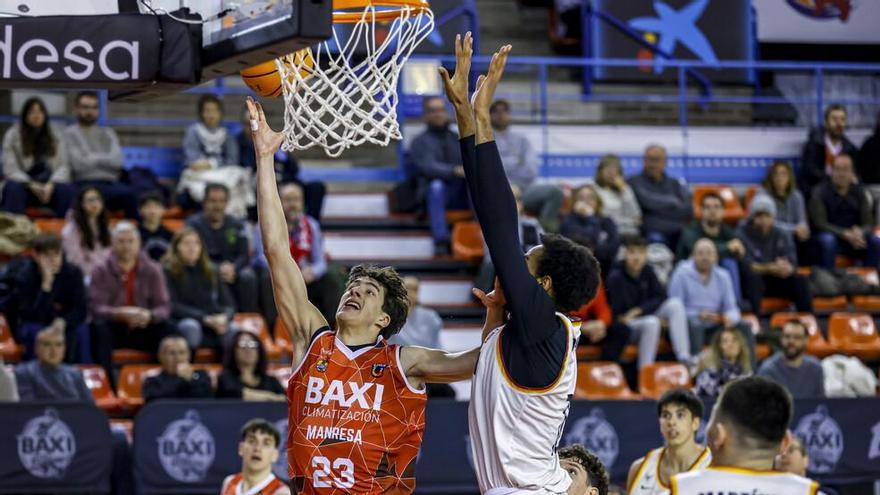 Lucas Sánchez completant una penetració cap a cistella