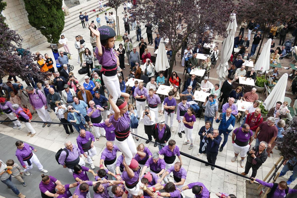 EN IMATGES | Figueres viu un dels moments més esperats de les Fires i Festes de la Santa Creu: el pilar caminant