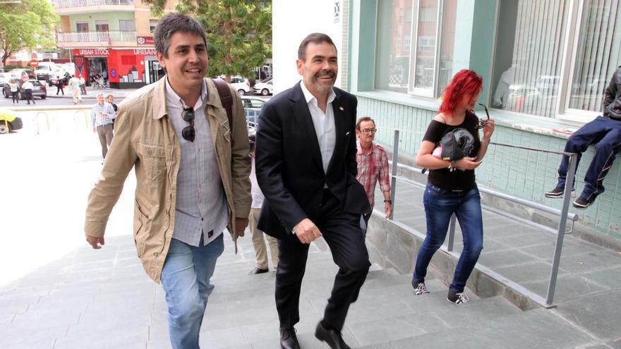 José López a su llegada a los juzgados