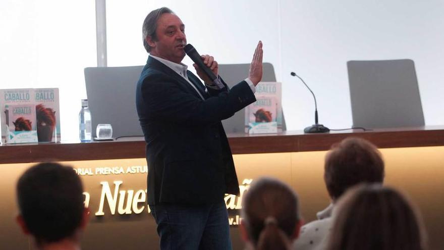 Jorge Palacio Verdín, ayer, en el Club Prensa Asturiana de LA NUEVA ESPAÑA.