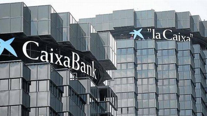 CaixaBank y los sindicatos pactan un ERE voluntario para 700 personas y 200 traslados