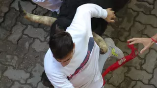 Rápido y peligroso encierro con toros de La Palmosilla que dejan al menos dos corneados